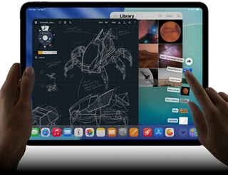 iPad Pro, kleur spacezwart, linkerhand houdt device vast, rechterhand wijst en beweegt om meerdere geopende appvensters te manipuleren, een tekentool met schetsen van mechanische ontwerpen, fotobibliotheek van planeten en ruimteafbeeldingen, bestanden in de downloadmap waaieren uit